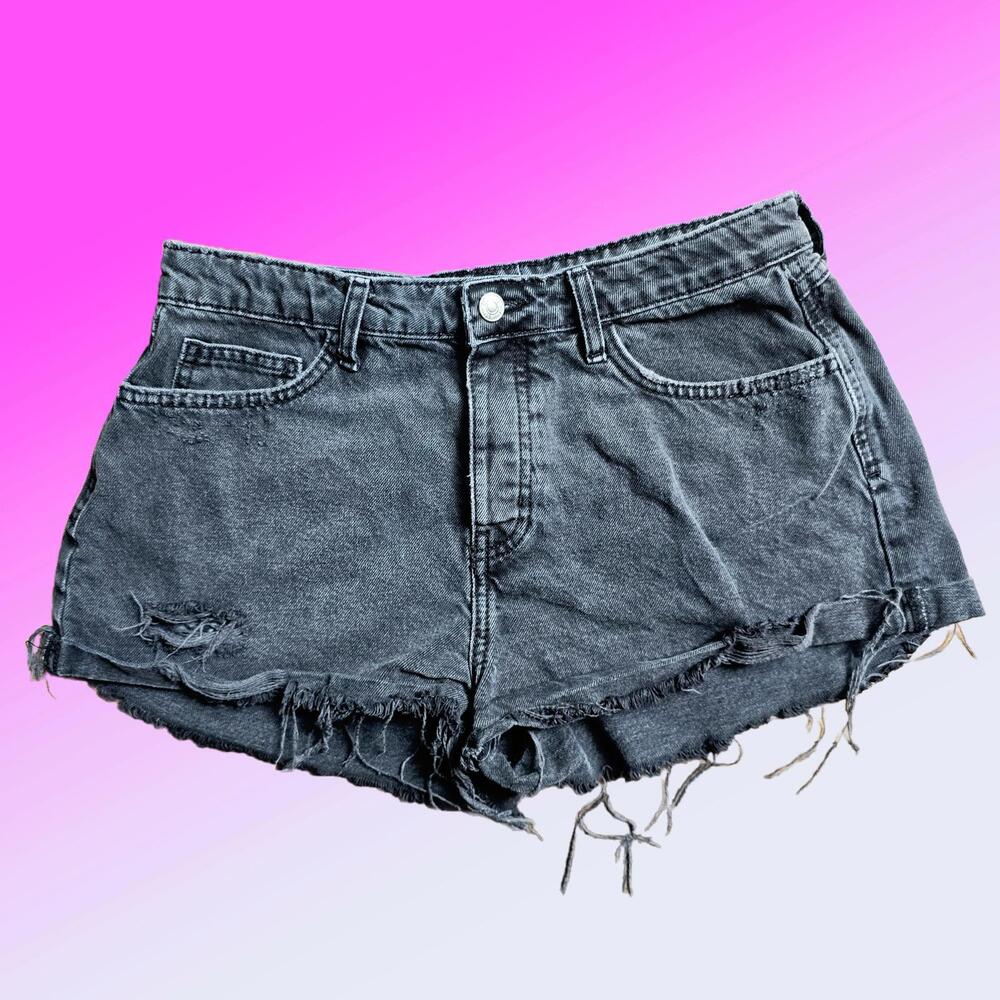 Women's Forever 21 High-Rise Black Distressed Denim Shorts